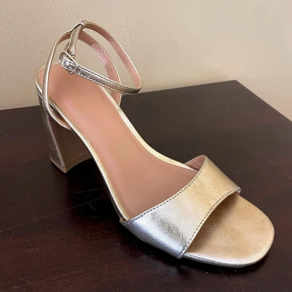 Old Navy Womens Gold Metallic Block Heel Ankle Strap Sandals Size 8 - Picture 2 of 9
